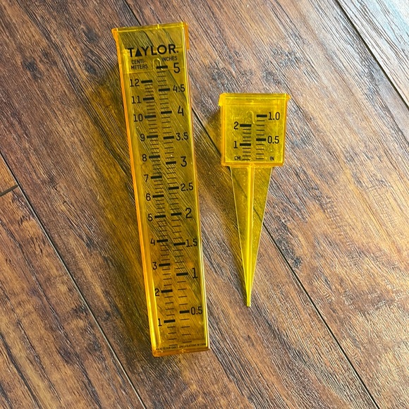 TAYLOR PRECISION PRODUCTS Rain Gauge with Centimetre and Inches Markings - Picture 2 of 6